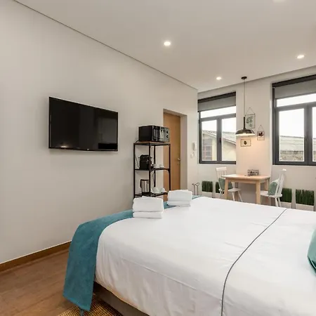 Feel Porto Wine Essence Vila Nova de Gaia