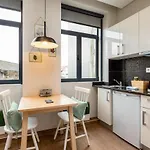 Apartment Feel Porto Wine Essence *